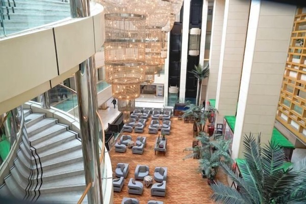 Lobby lounge