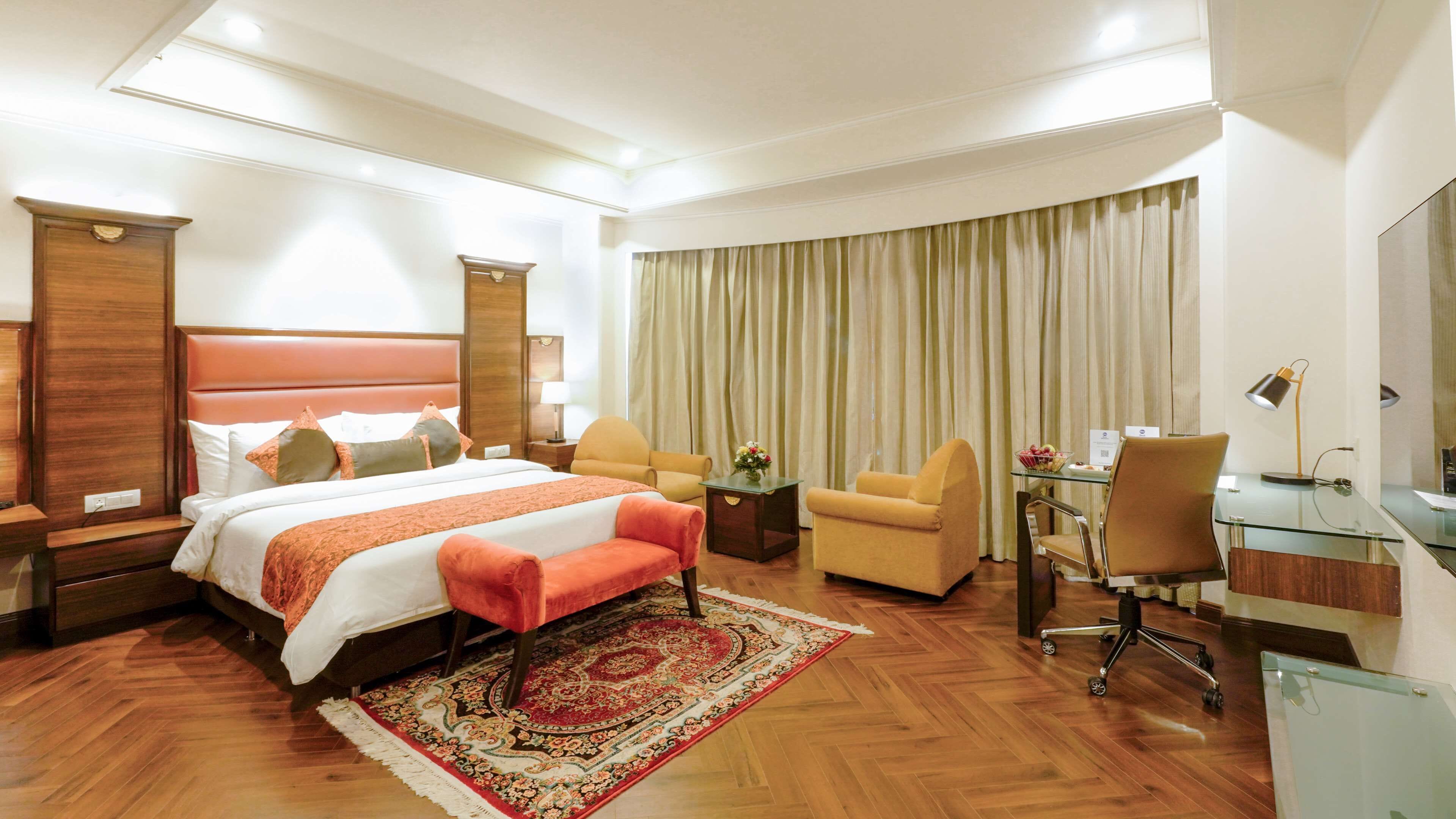 royal suite | premium bedding, pillow-top beds, minibar, in-room safe