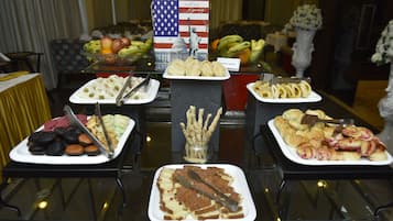 Petit déjeuner buffet servi tous les jours en supplément