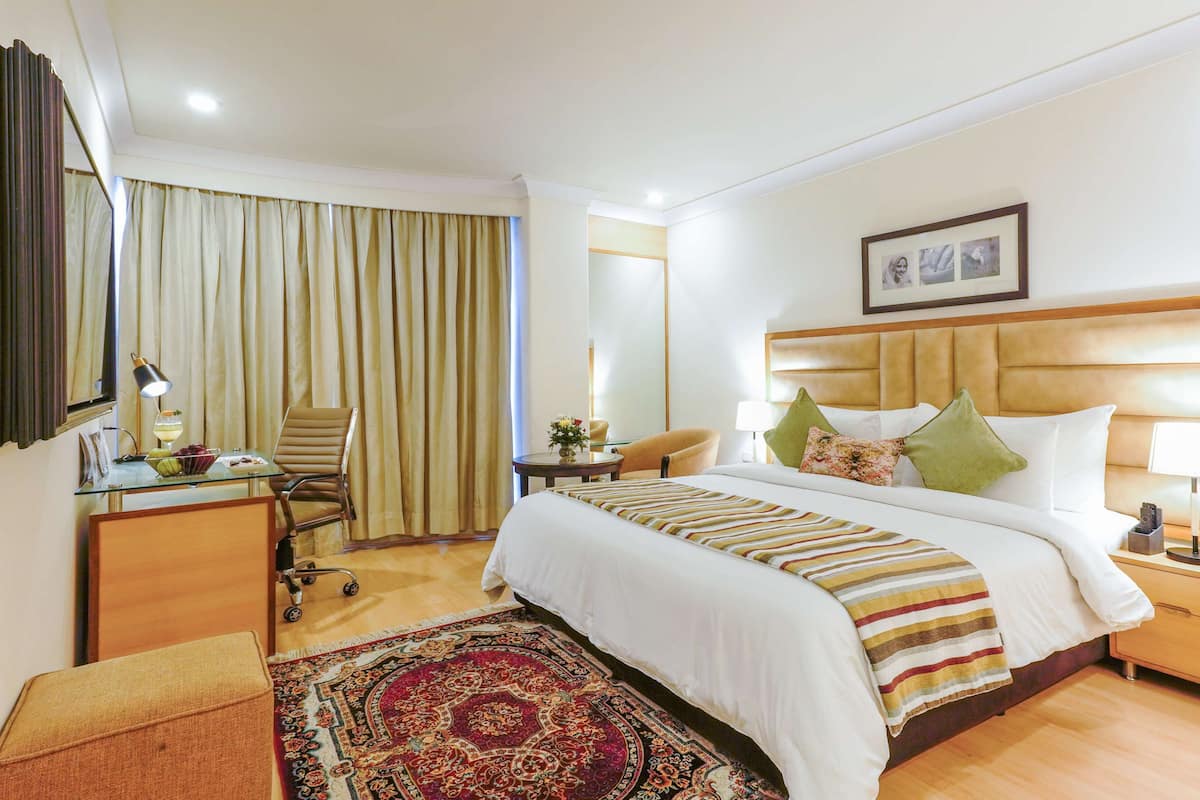 Habitación Deluxe doble, 1 cama de matrimonio grande | Ropa de cama de alta calidad, colchones con acolchado adicional, minibar