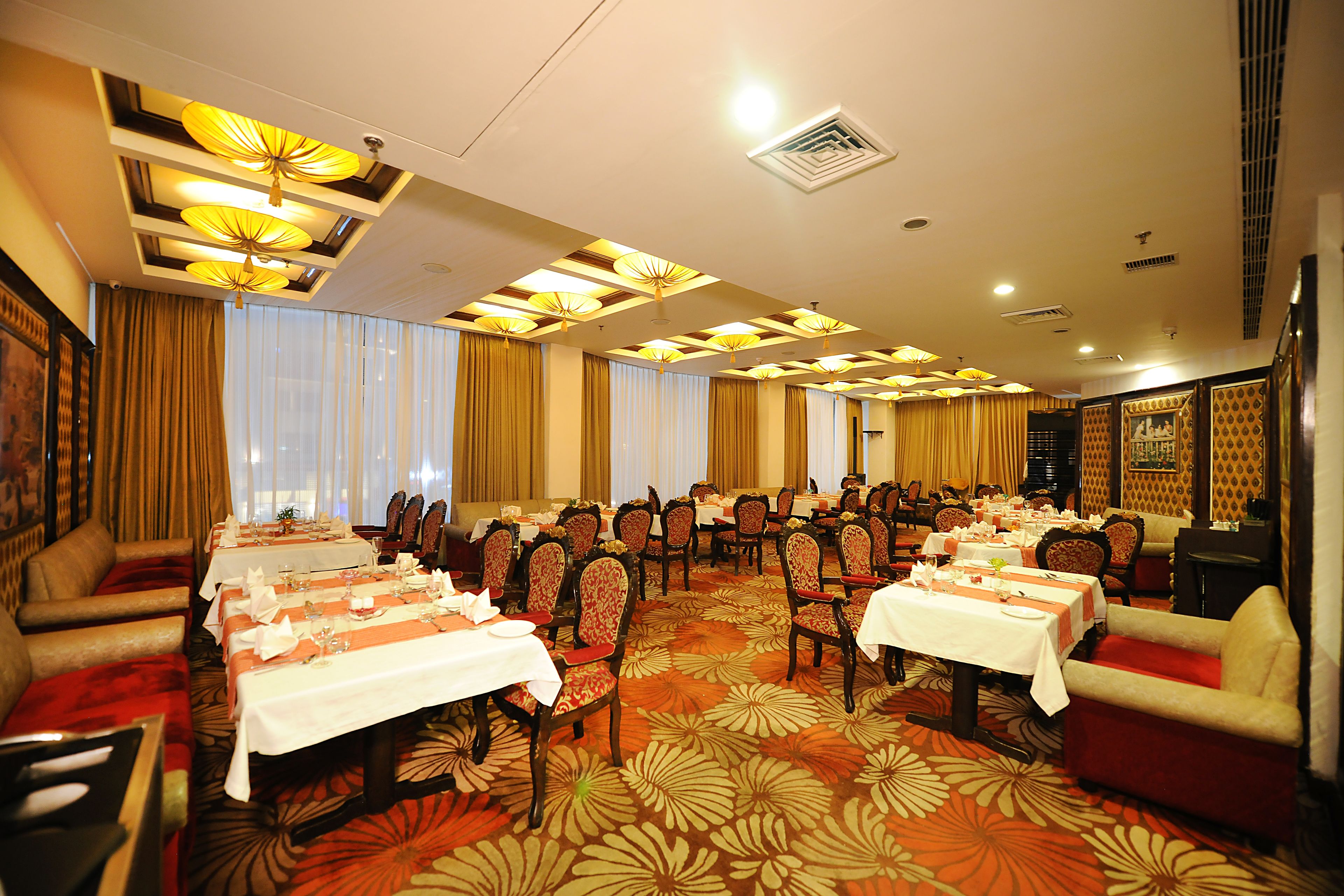 breakfast, lunch and dinner served