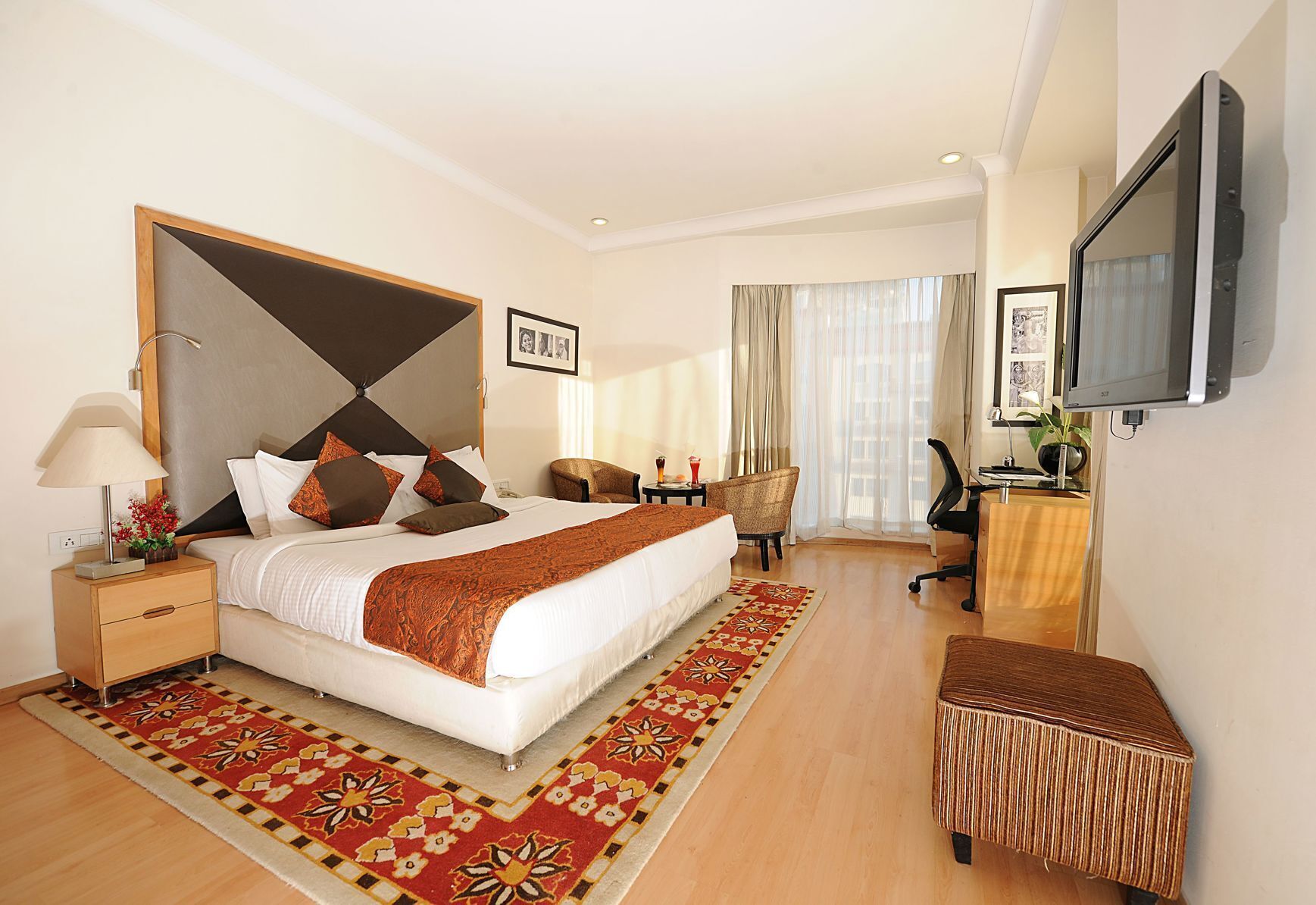 Ropa de cama de alta calidad, camas con pillow-top y minibar 