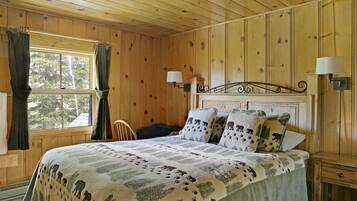 Rum (Lodge Room with Shared Bath-No Pets) | Individuell inredning, unika möbler, gratis wi-fi och sÀngklÀder