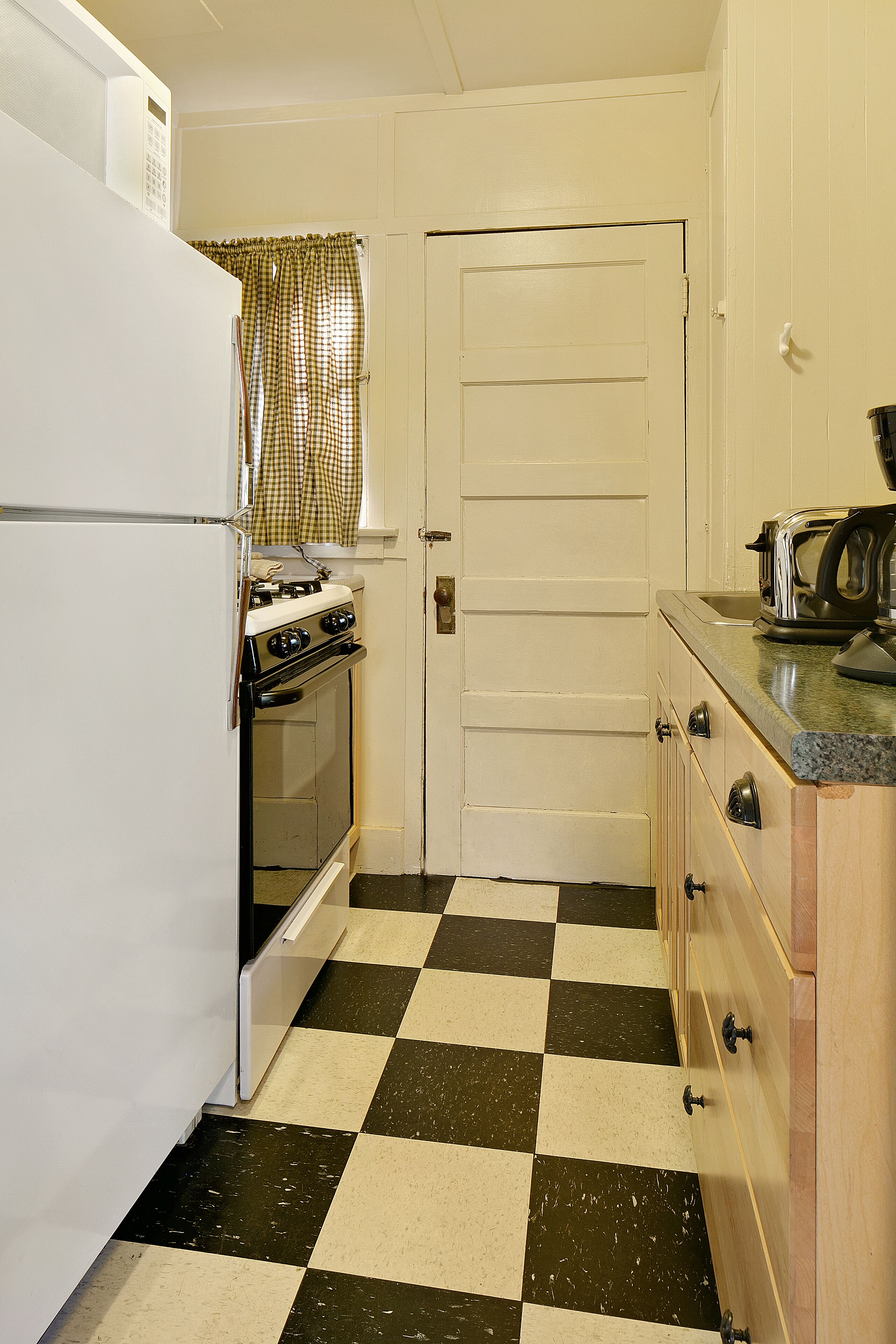 cabin (historic one bedroom cabin) | private kitchen | full-sized fridge, microwave, oven, coffee/tea maker