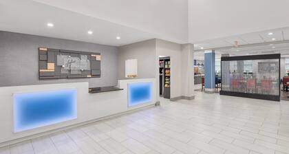 Holiday Inn Express & Suites Palm Bay by IHG