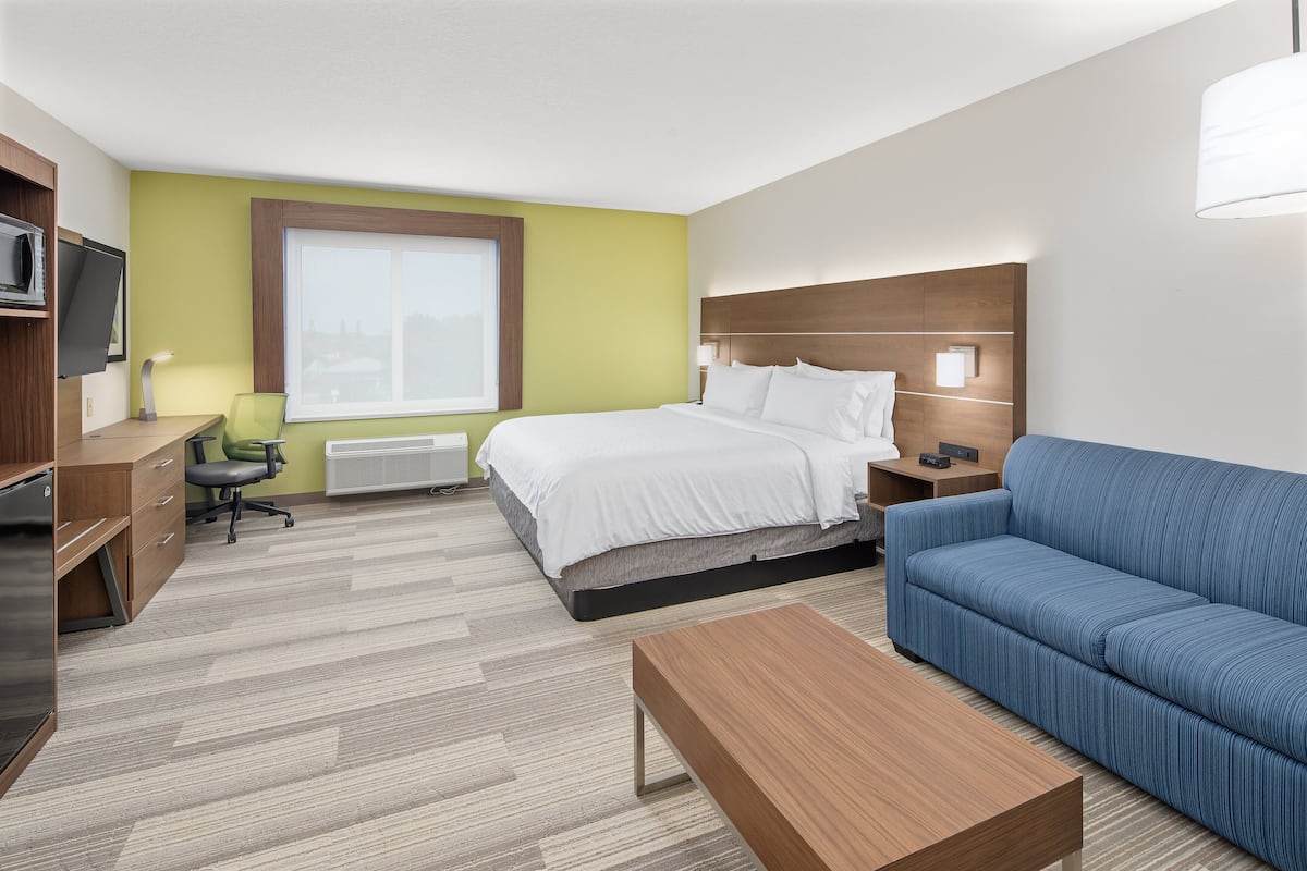 Suite, 1 King Bed | In-room safe, desk, laptop workspace, blackout drapes