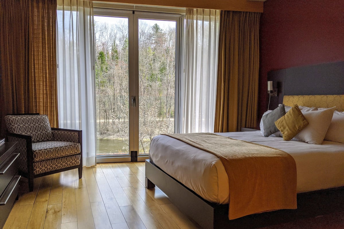 1 bedroom, hypo-allergenic bedding, Select Comfort beds