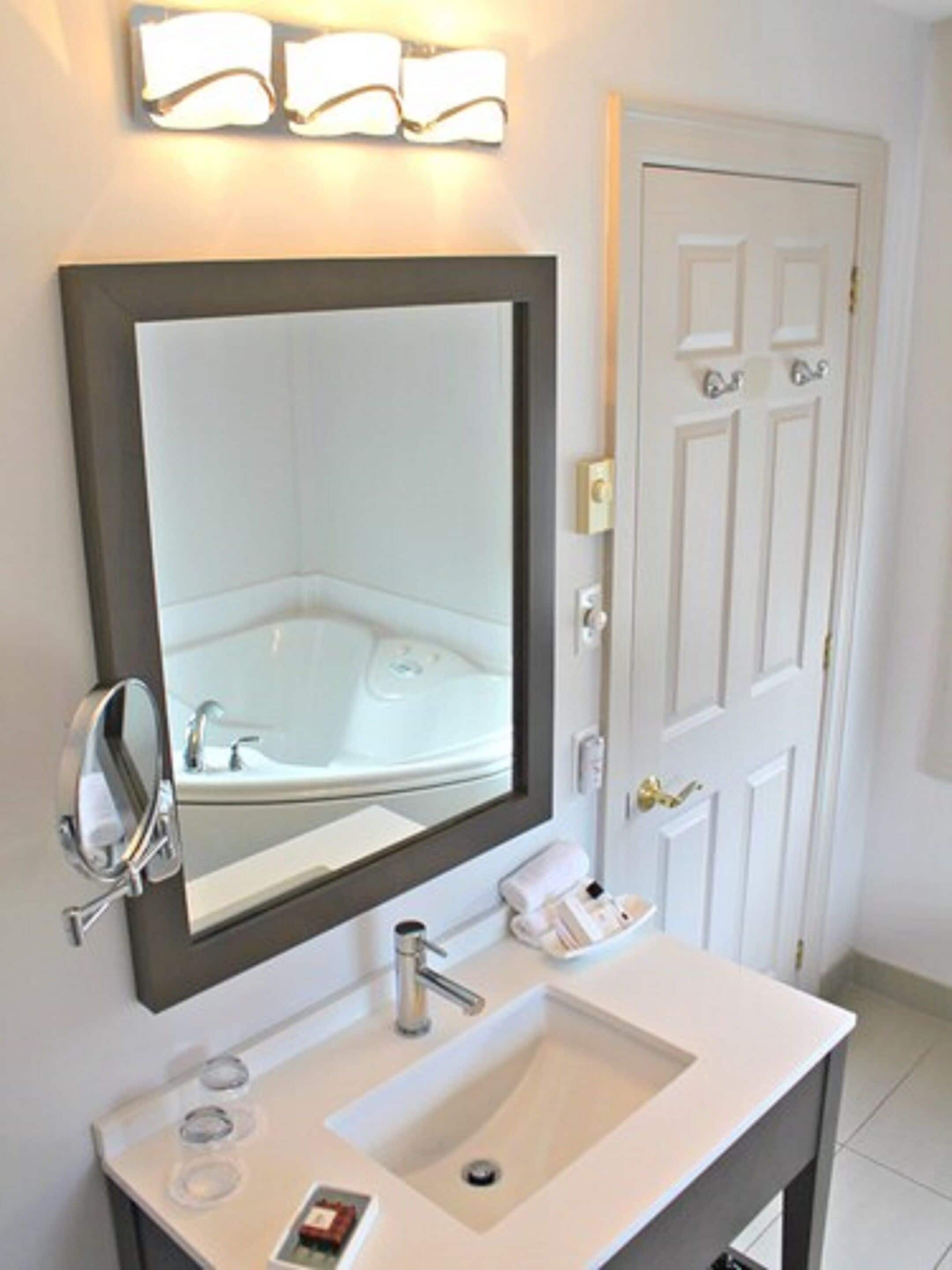 deluxe room (mill river - king) | bathroom | free toiletries, hair dryer, bathrobes, towels