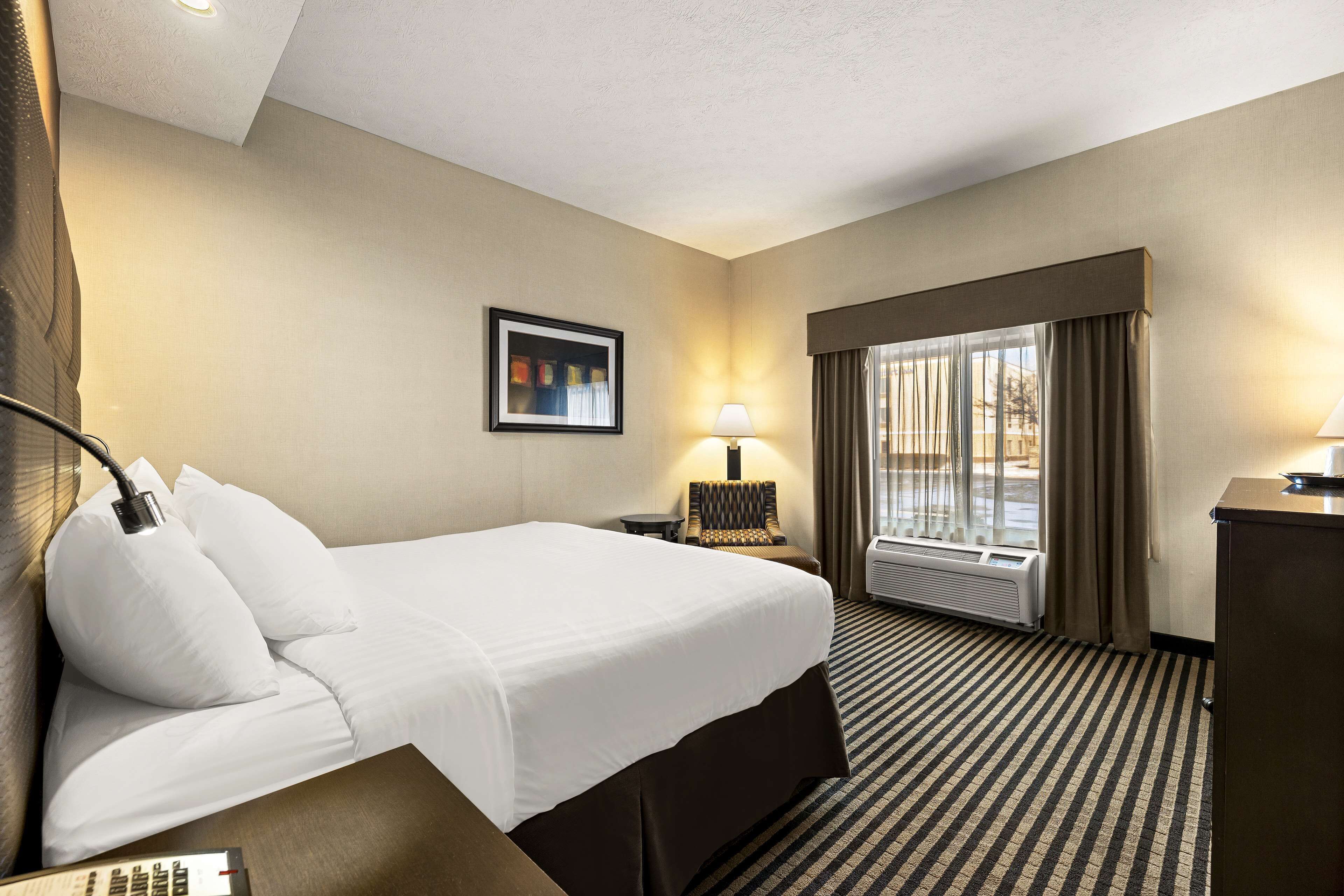 room, 1 king bed, accessible | premium bedding, down duvets, pillow-top beds, desk