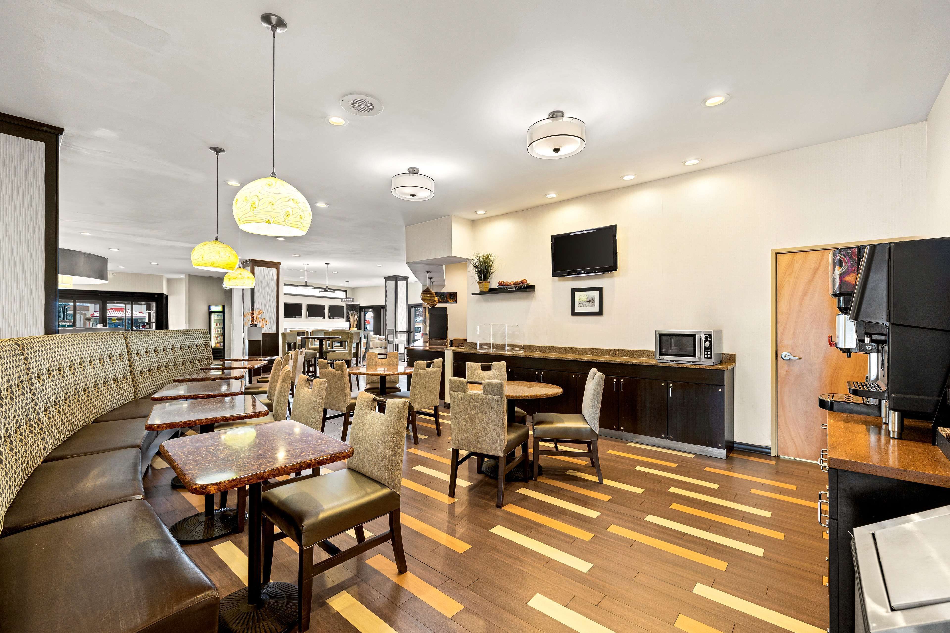 free daily continental breakfast