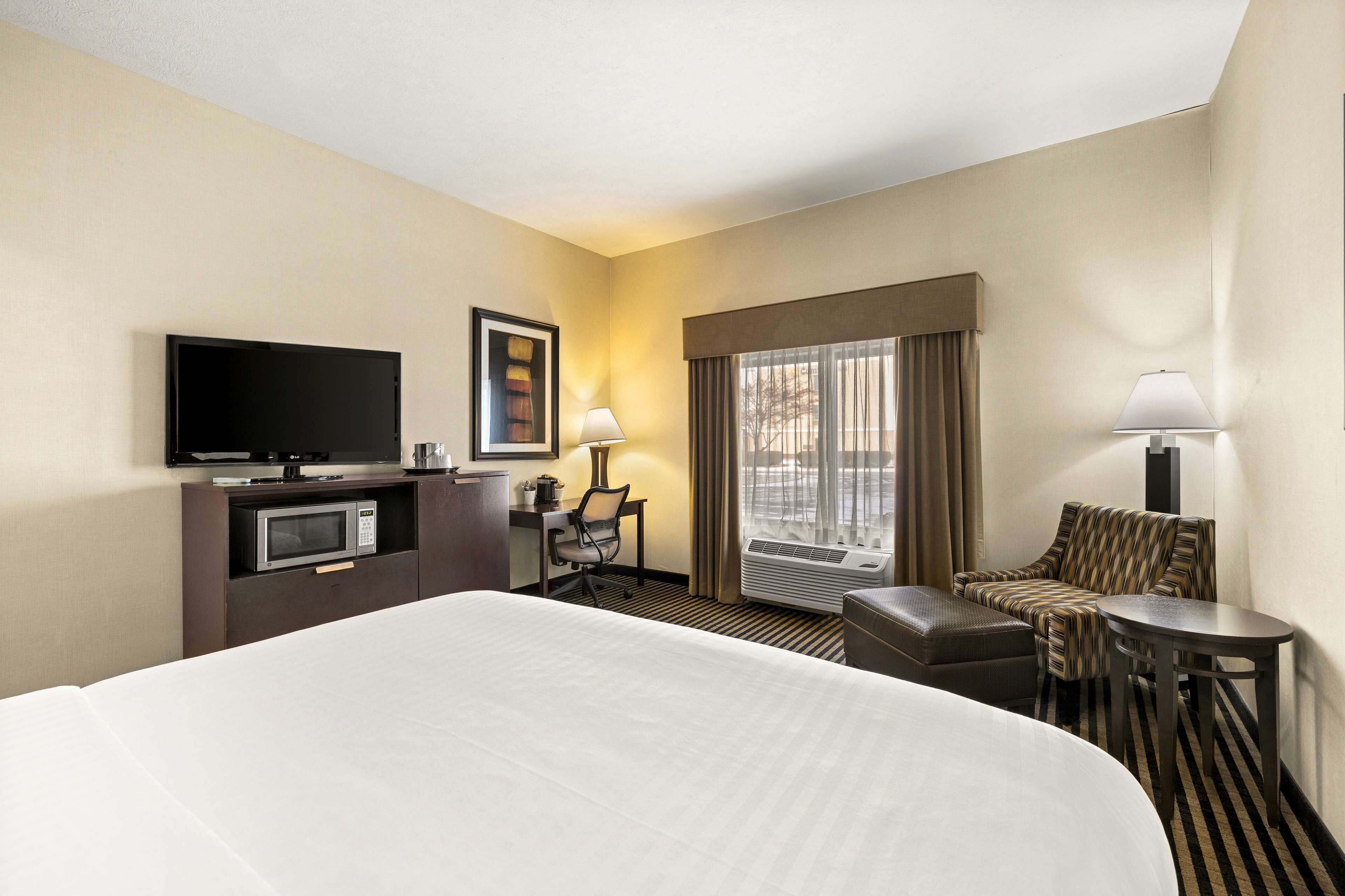 room, 1 king bed | premium bedding, down duvets, pillow-top beds, desk