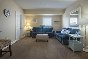 Kattohuoneisto, 1 makuuhuone | Oleskelualue | Taulutelevisio