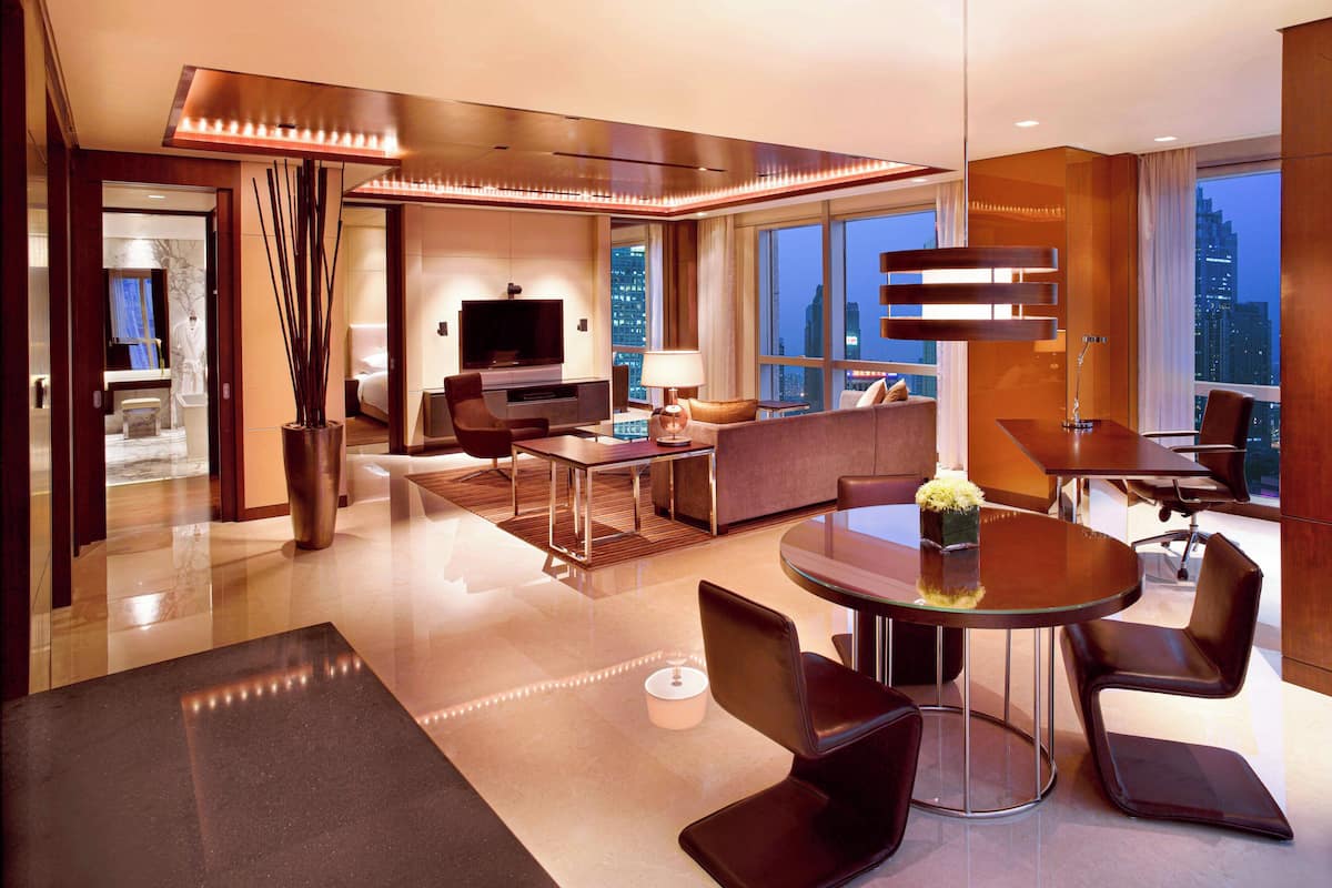 Suite « Premier », 1 trÚs grand lit | Couette en duvet d'oie, minibar, coffres-forts dans les chambres