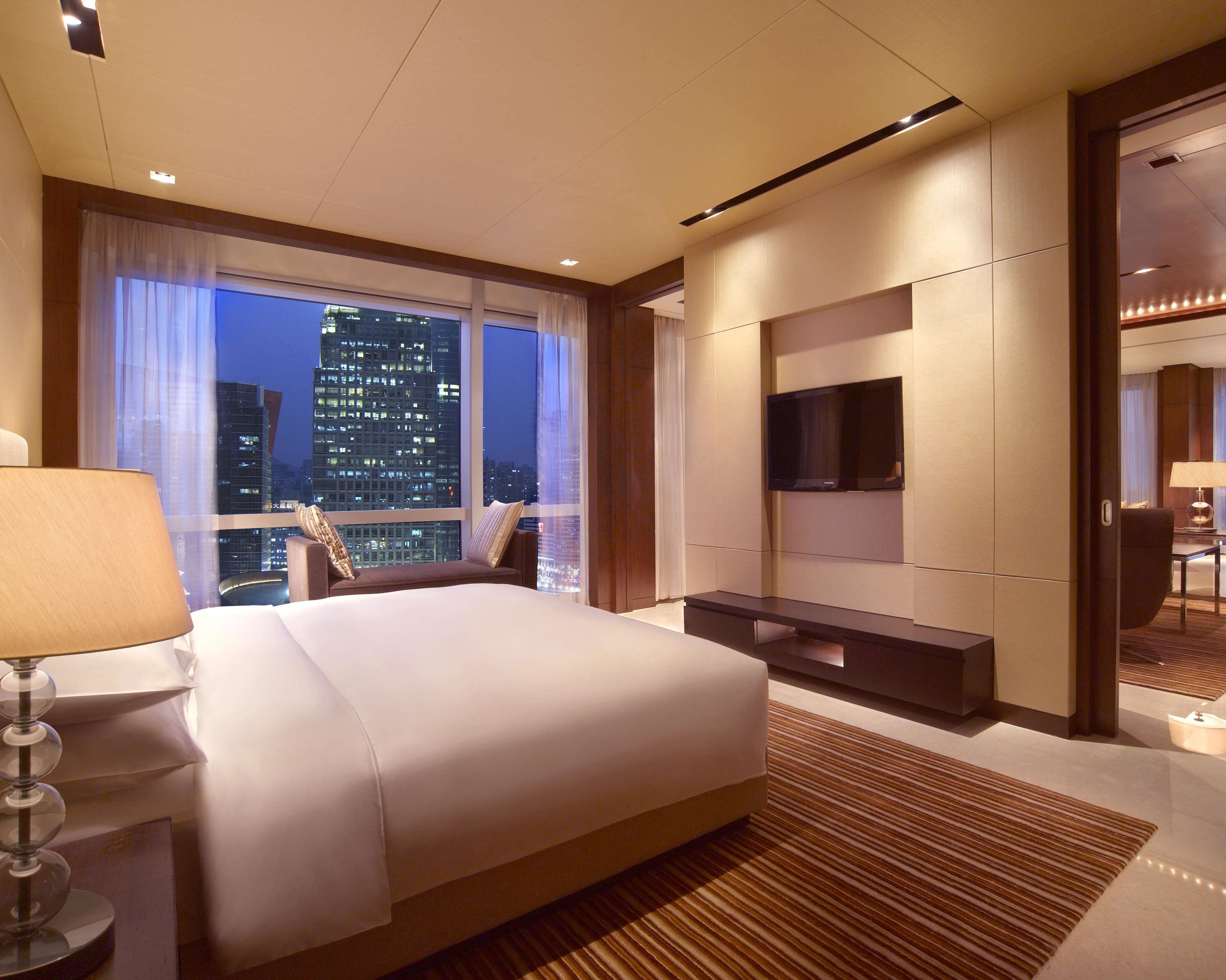 Apartment, 1 Bedroom (1 King Bed, Club Access)