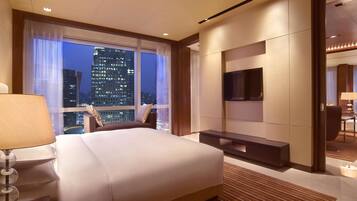 Apartment, 1 Bedroom (1 King Bed, Club Access) | Down comforters, minibar, in-room safe, individually decorated