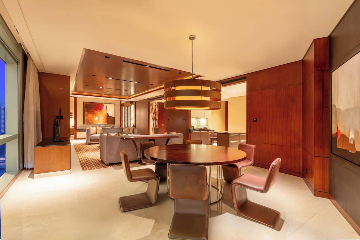 Premier Suite | Minibar, in-room safe, individually decorated, desk