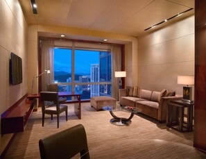 嘉宾轩家庭单卧室公寓 | 起居区 | 40-英寸LED 电视（配备有线频道）、电视、iPod 基座