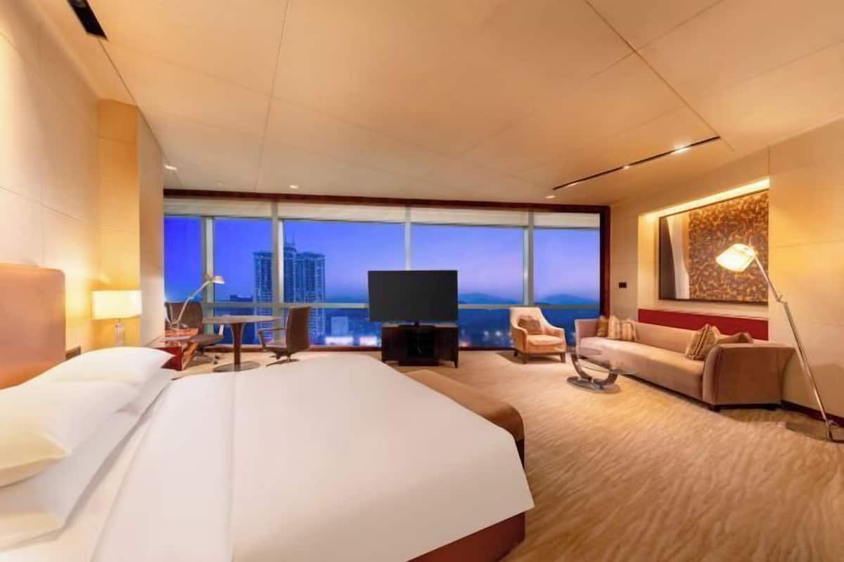 Minibar, in-room safe, individually decorated, desk