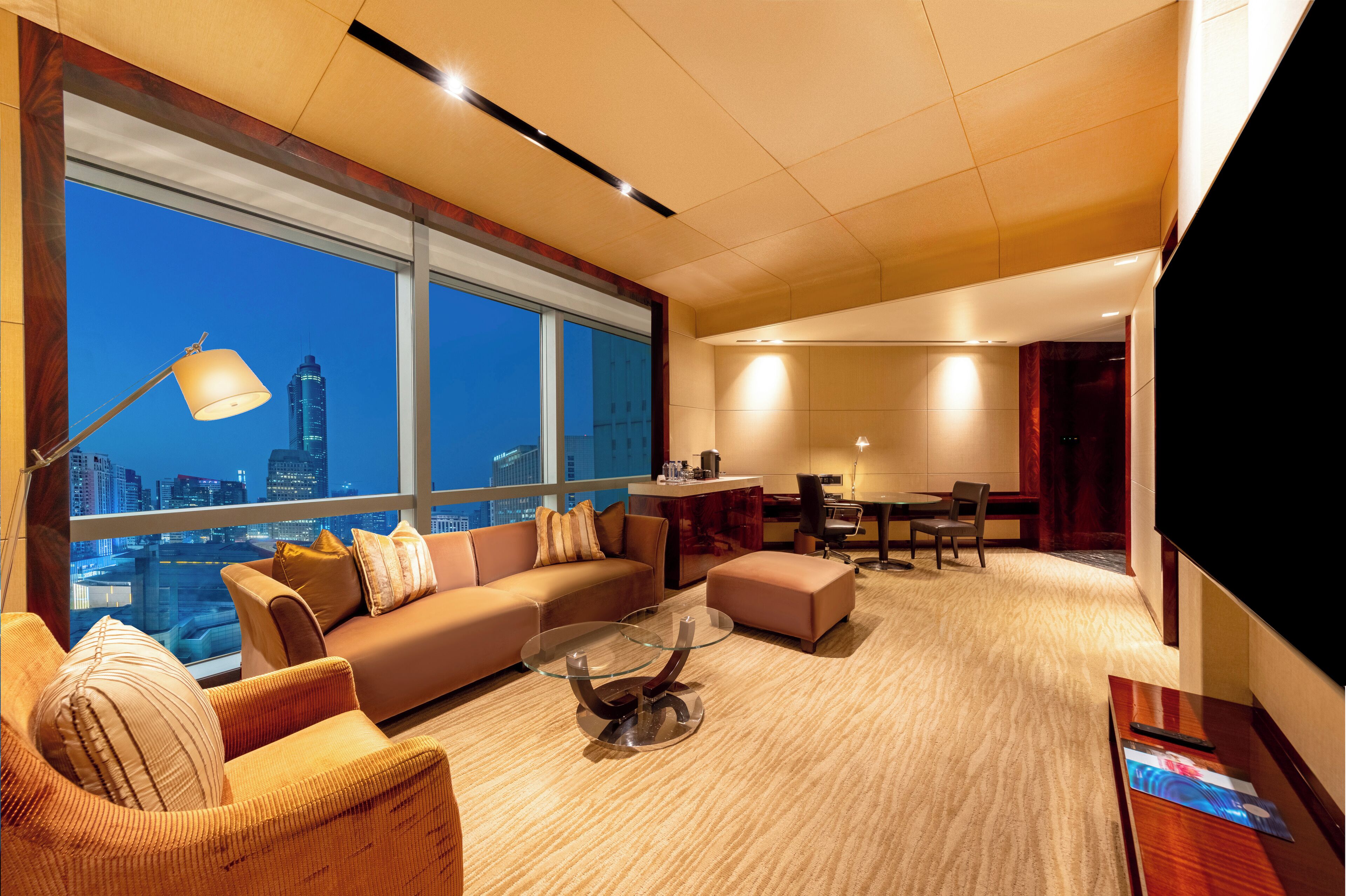 grand suite | minibar, in-room safe, individually decorated, desk