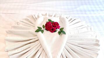 In-room safe, desk, free WiFi