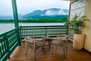 Luxury Premium-Riverview with Balcony | Balcony