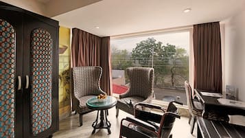 Senior Room, 1 King Bed, Accessible, River View | Premium bedding, down duvets, in-room safe, individually decorated