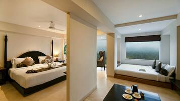 Suíte real, banheira, vista para o rio | 1 quarto, roupas de cama premium, edredons de pluma, cofres nos quartos