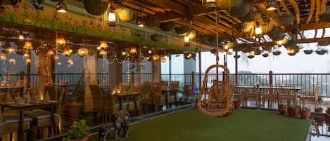 Lunch, dinner, brunch served; international cuisine, ocean views