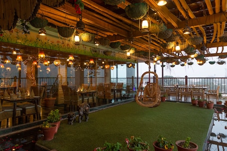 Lunch, dinner, brunch served; international cuisine, ocean views