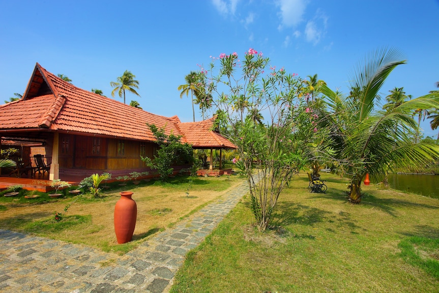 kondai lip backwater resort a c cottage Resorts Kerala | Best Heritage Pool - Picture of Kondai