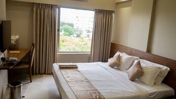 Egyptian cotton sheets, premium bedding, minibar, in-room safe