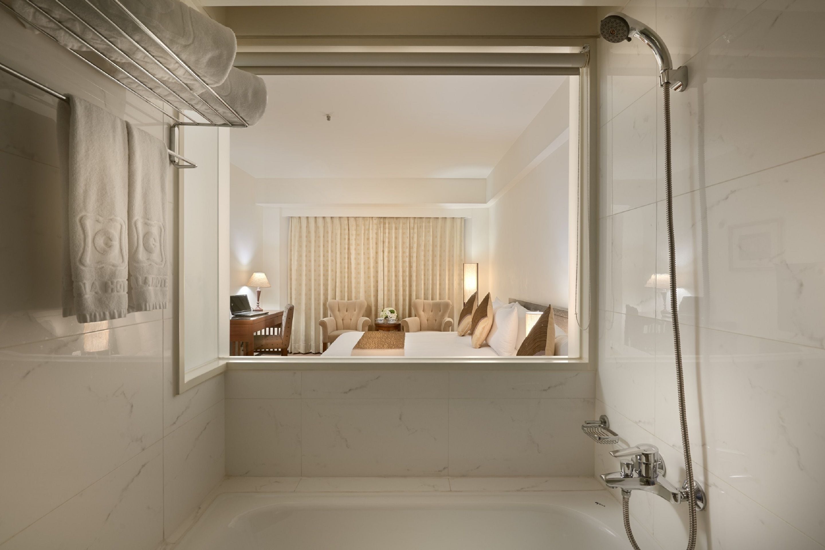 별도의 욕조 및 샤워 시설, 무료 세면용품, 헤어드라이어, 목욕가운