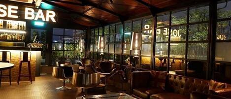 2 restaurants, breakfast, lunch, dinner served; Chinese cuisine