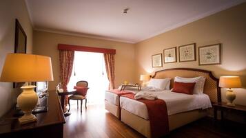 Standard-Suite | Minibar, Zimmersafe, Schreibtisch, Verdunkelungsvorhänge