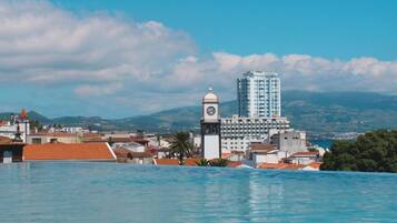 Außenpool, Liegestühle