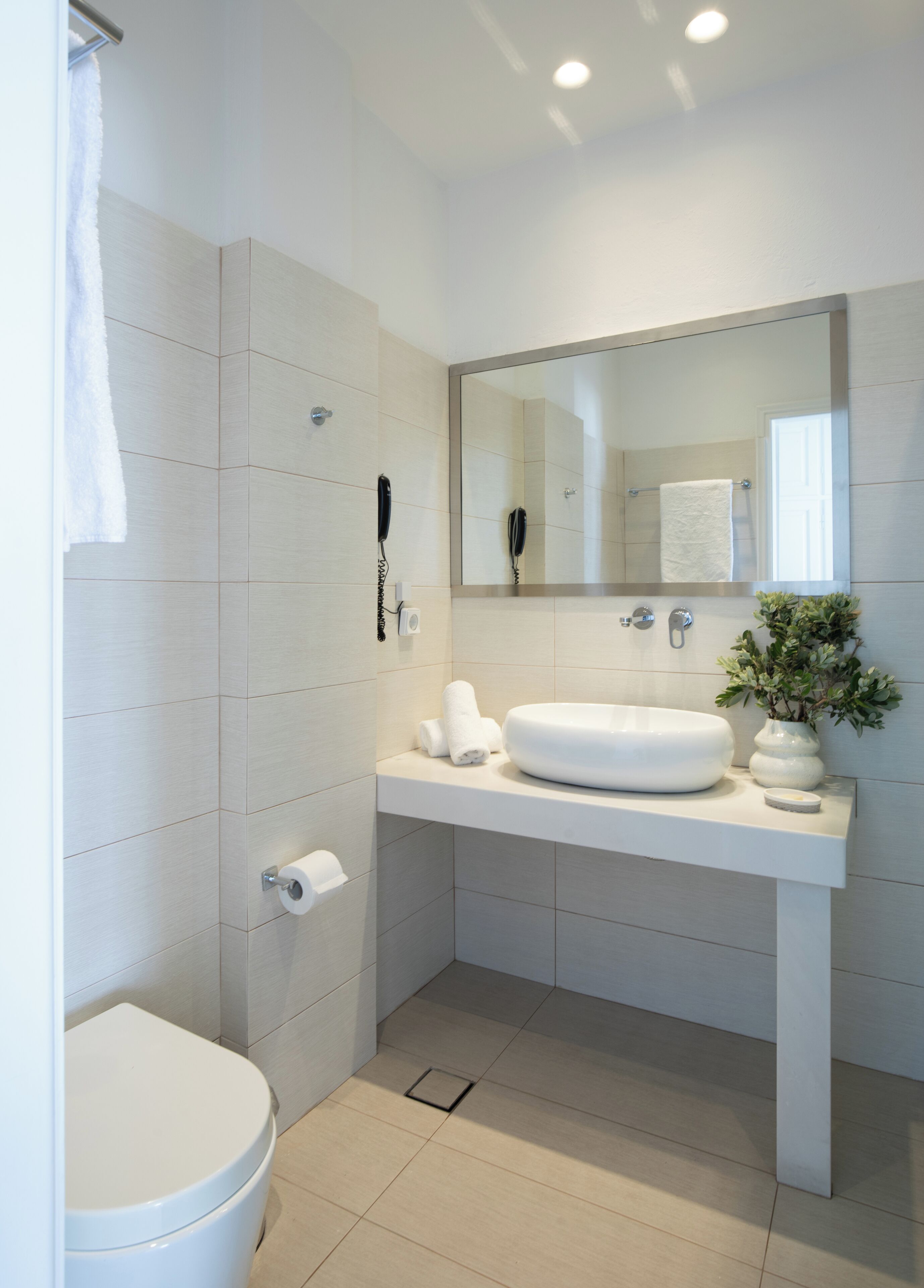 deluxe quadruple room, 1 bedroom, sea view, sea facing | bathroom | shower, rainfall showerhead, free toiletries, hair dryer