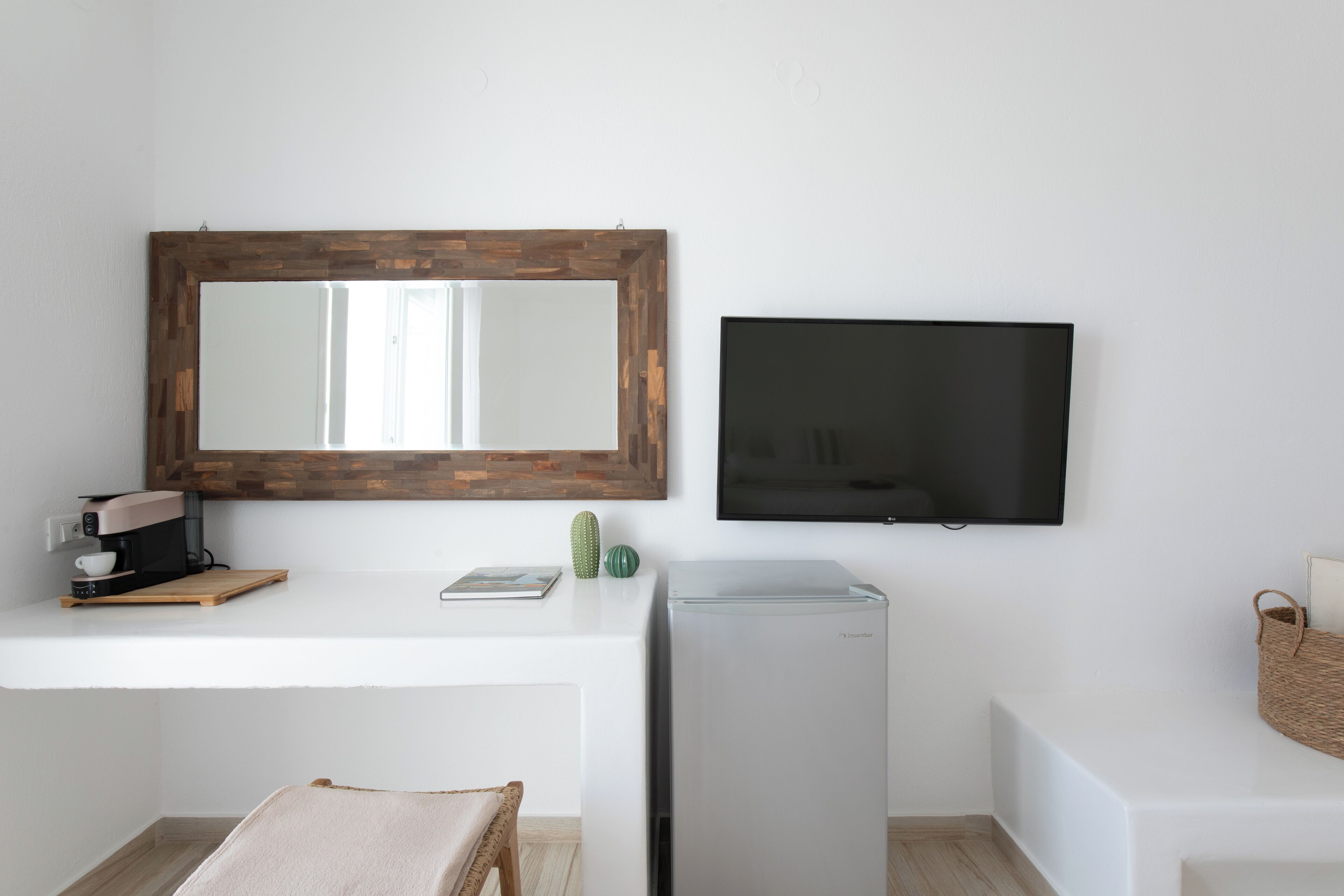 deluxe triple room, balcony, sea view | premium bedding, in-room safe, desk, laptop workspace