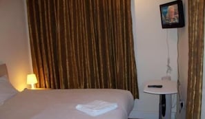Desk, soundproofing, iron/ironing board, free WiFi