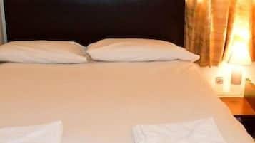 Bàn, phòng cách âm, bàn ủi/dụng cụ ủi quần áo