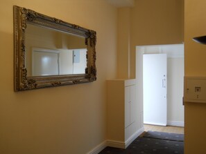 Flat-screen TV - CityStay Hotel (London)