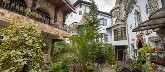 Hunter Prince Castle Hotel 