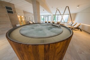 Bañera de hidromasaje interior