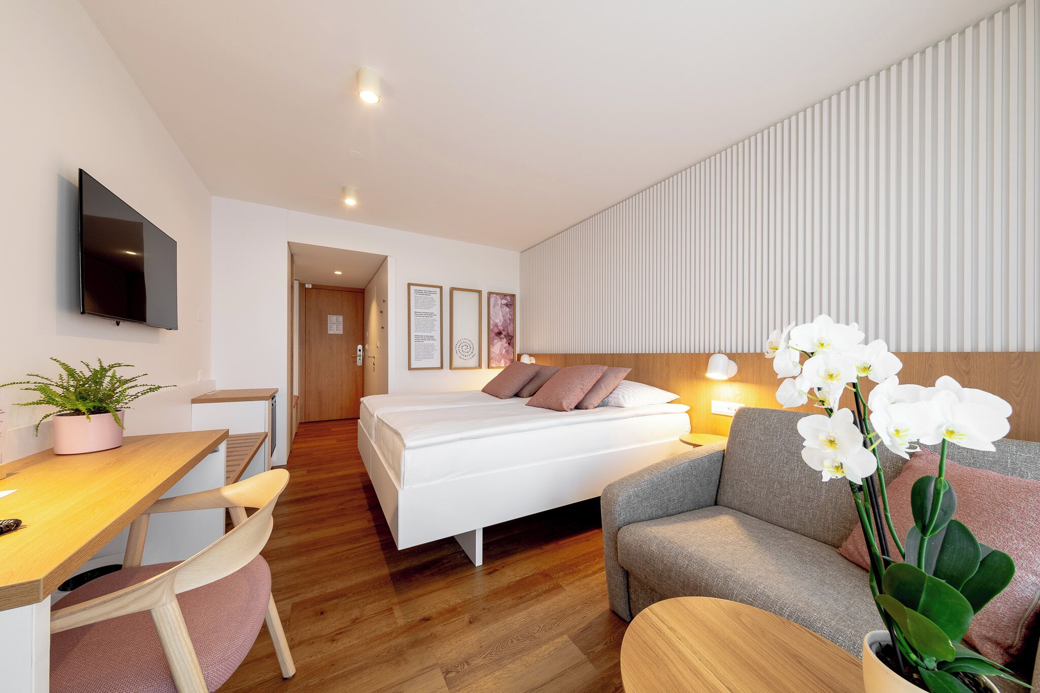 Deluxe-dobbeltværelse | Minibar, pengeskab på værelset