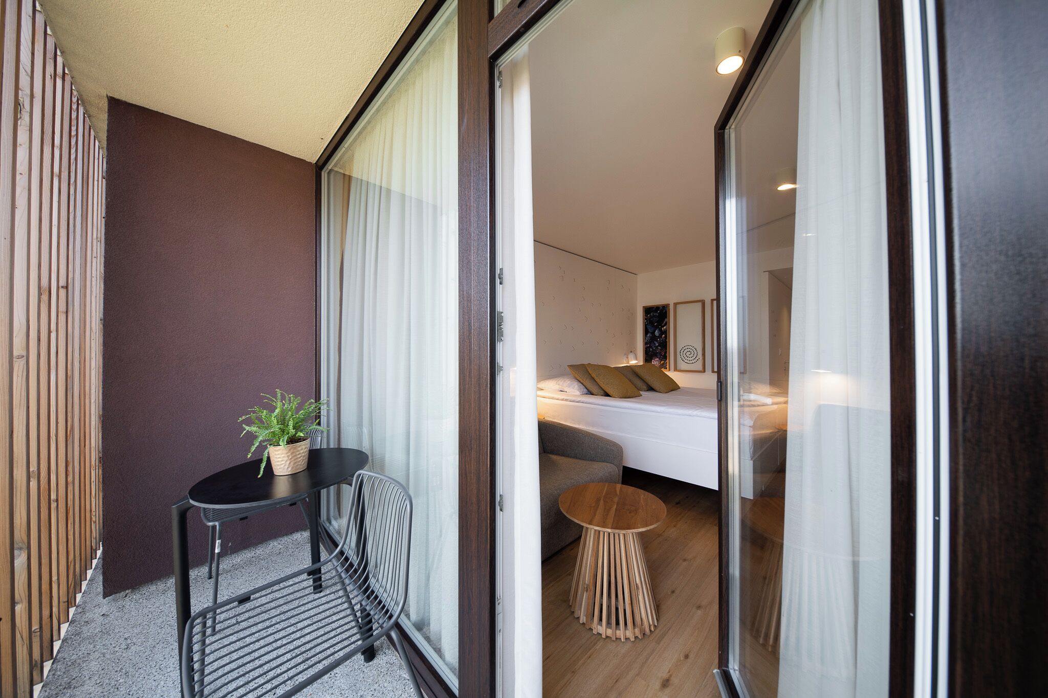 Minibar, in-room safe