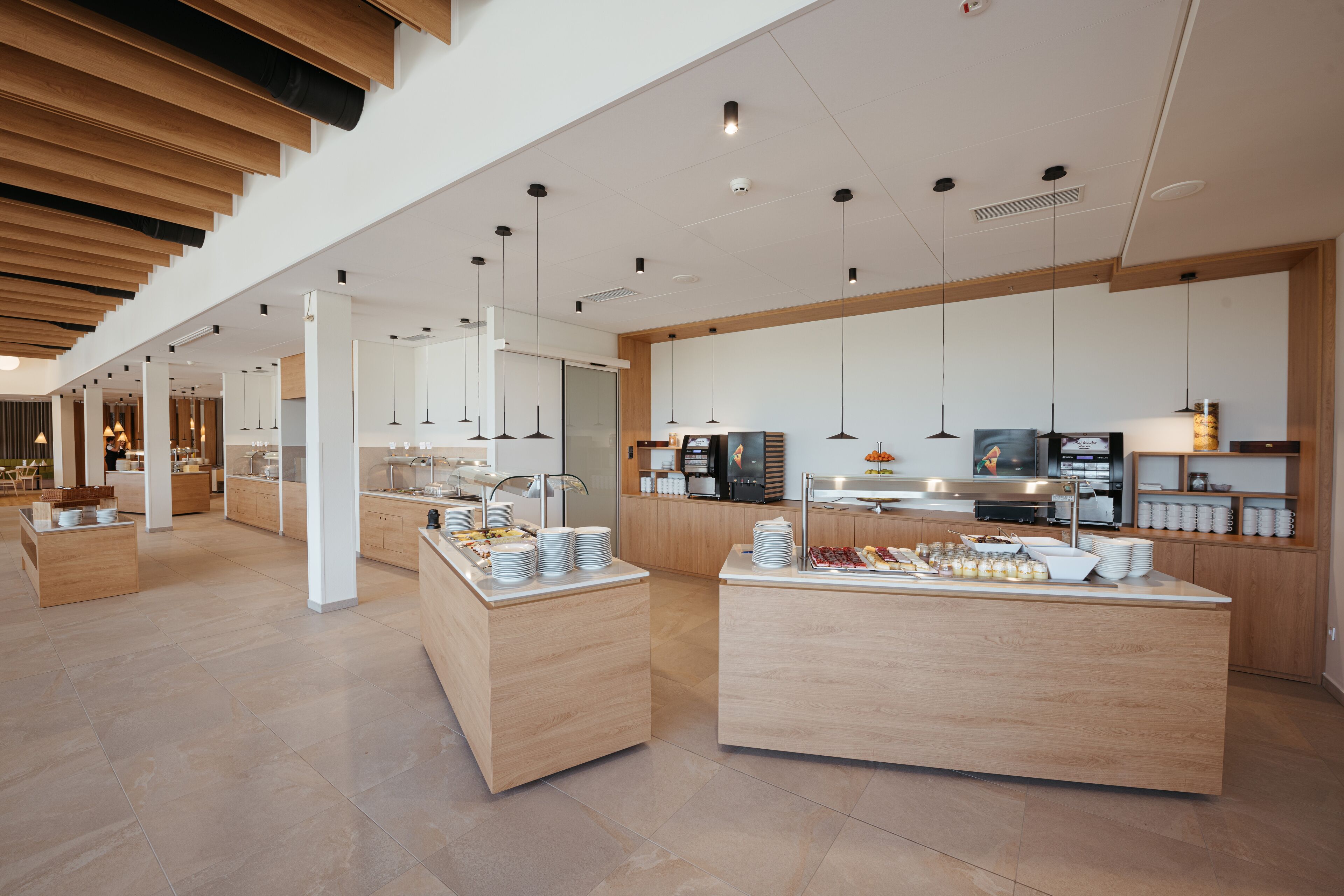 Free buffet breakfast 