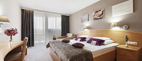 Minibar, in-room safe, desk, free WiFi