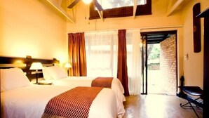 A hotel room with two beds, a ceiling fan, and a view of the outside. - Dreamfields Guesthouse (Mbombela)