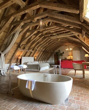 Family Suite | Individually decorated, individually furnished, desk, soundproofing - Château des Arpentis (Saint-Regle)