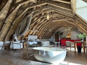 Family Suite | Individually decorated, individually furnished, desk, soundproofing - Château des Arpentis (Saint-Regle)