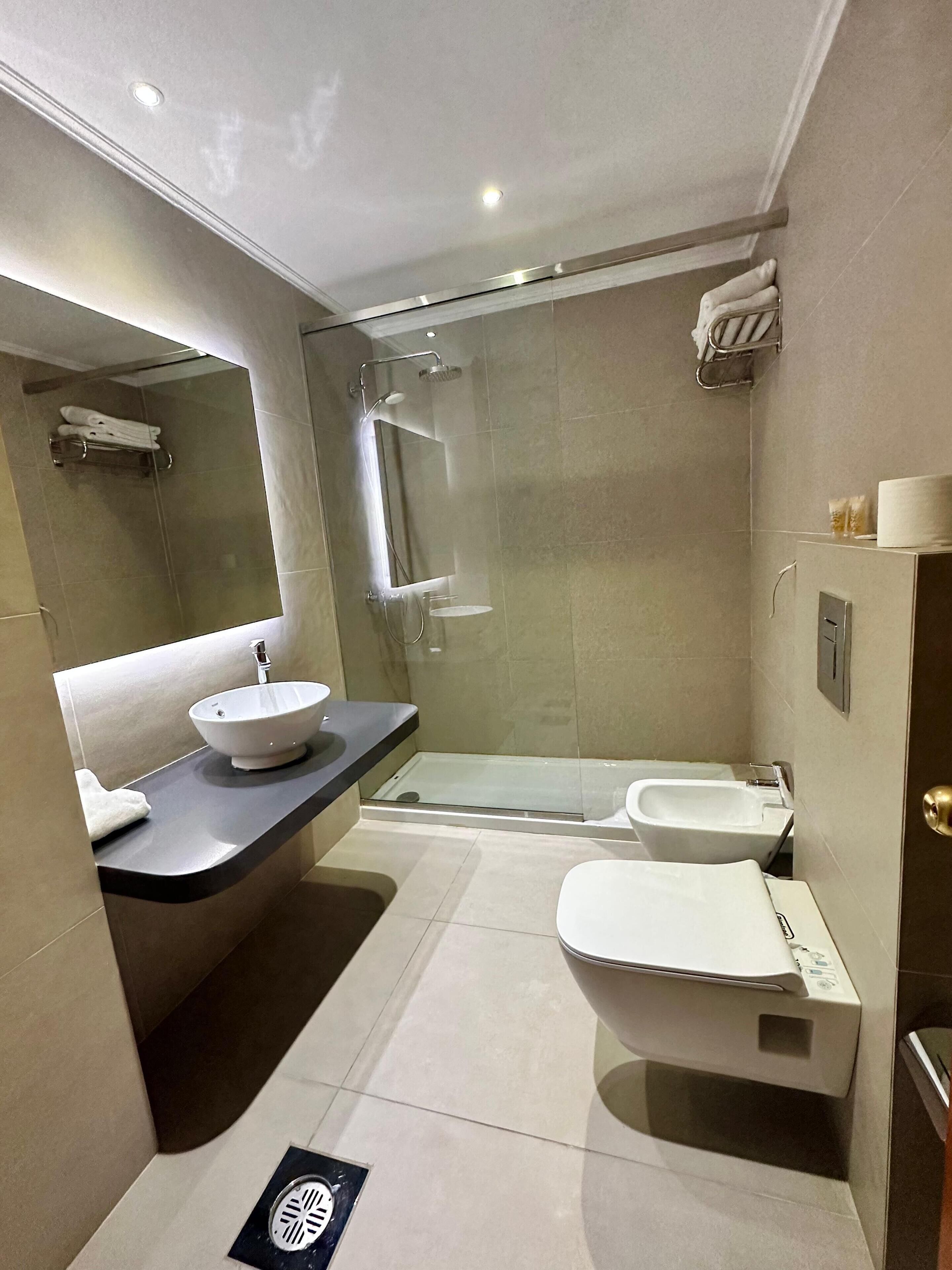 junior suite | bathroom | hair dryer, slippers, bidet, towels
